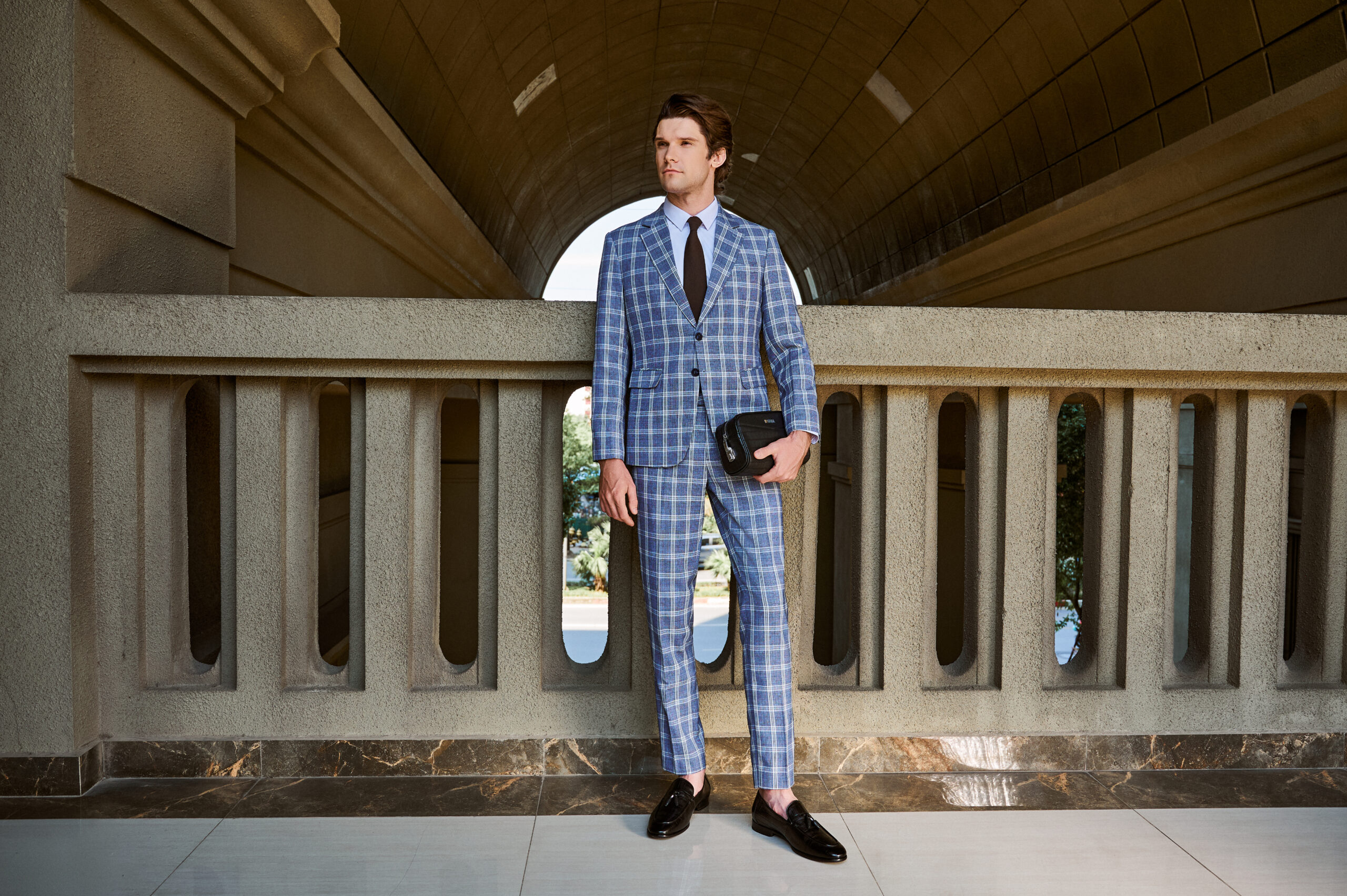 Loafers trơn tối giản